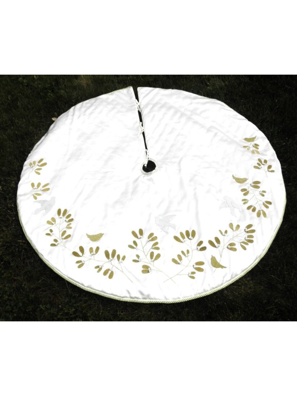 Christmas Tree Skirt Martha Stewart Everyday Ivory Satin Doves Beads VTG 2002